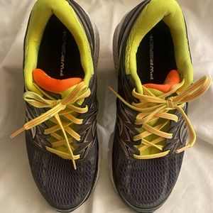 Saucony Powergrid Hurricane 14 - *LIKE NEW* In Box.  Only worn a few times.